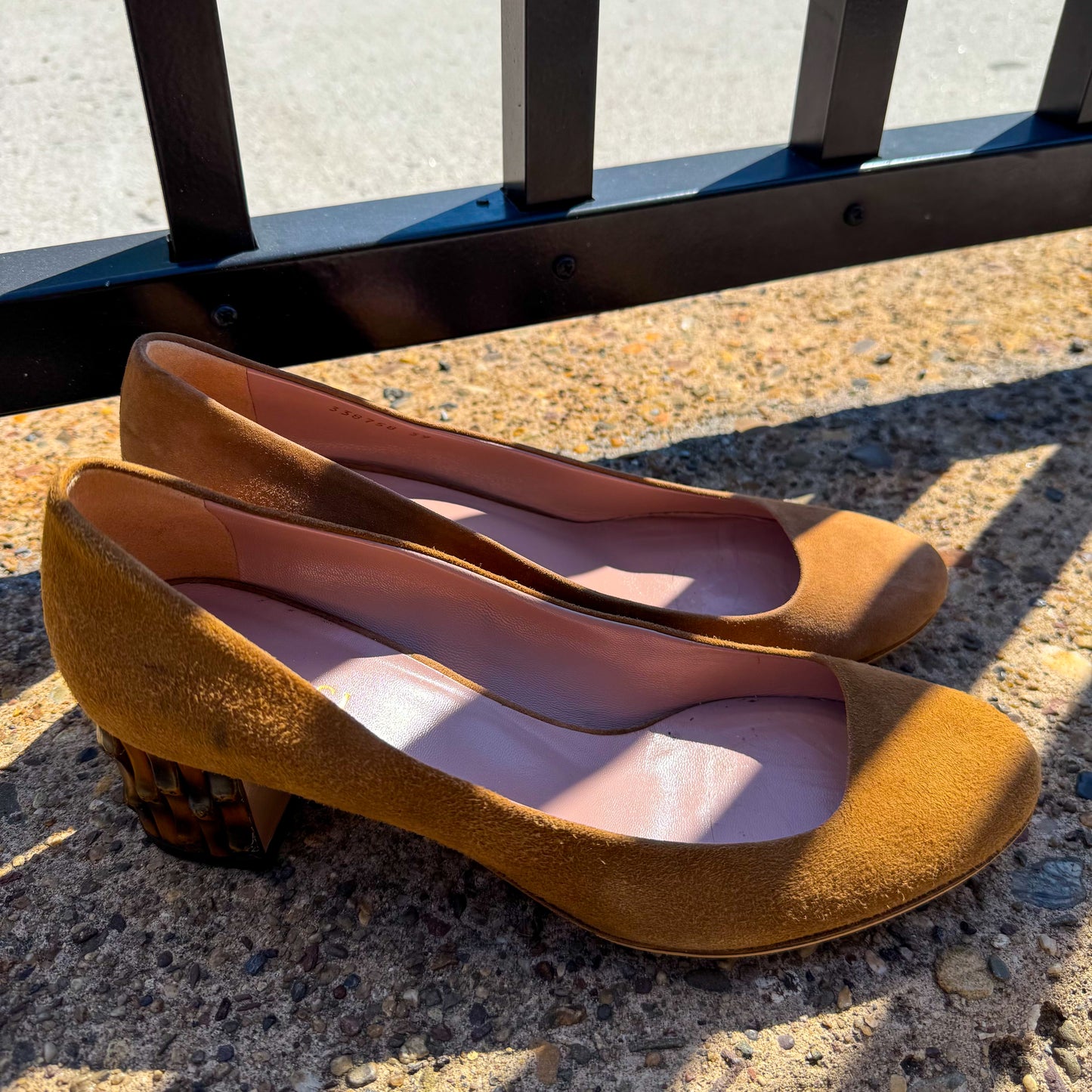 GUCCI Dahlia Suede Pumps