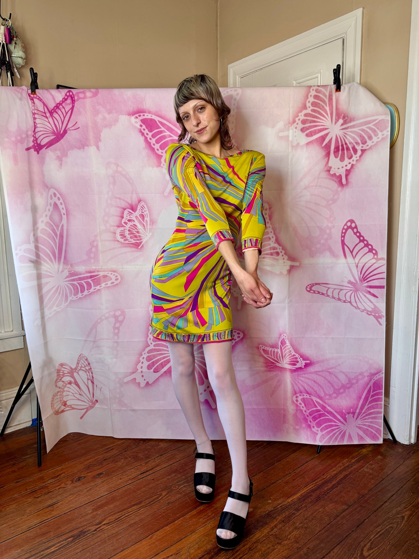 εϊз COMING SOON εϊз 1960s Emilio Pucci Citrine Pinwheel Print Silk Jersey Shift Dress