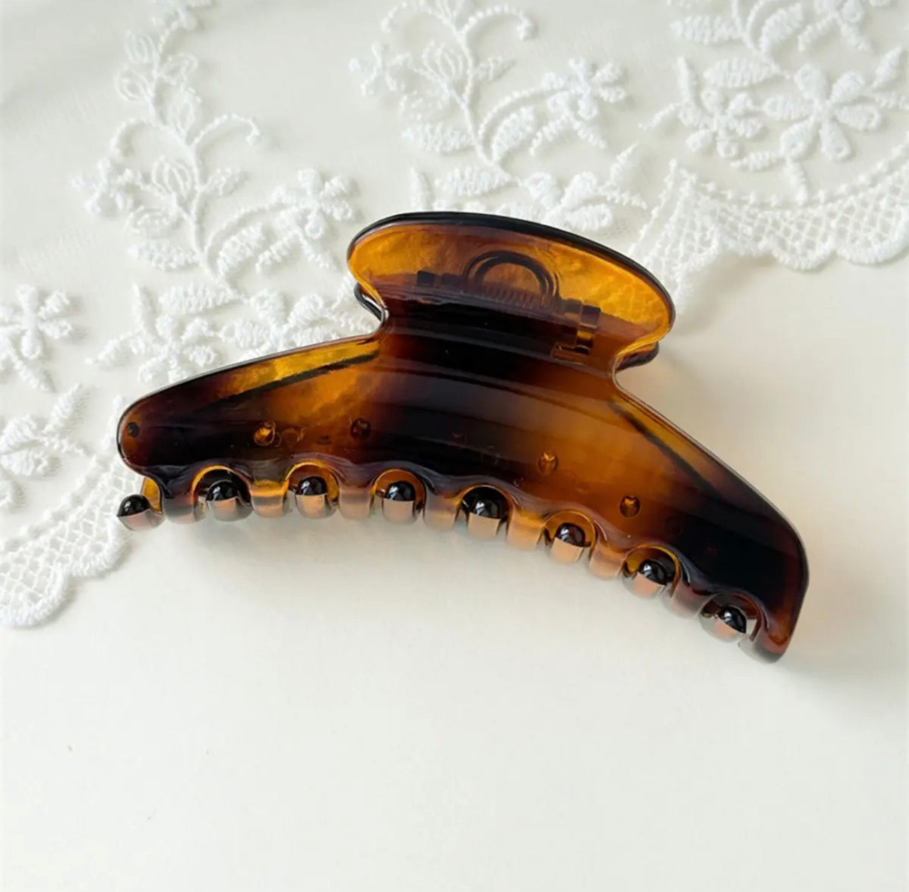 Elegant Glossy Fan Hair Clip
